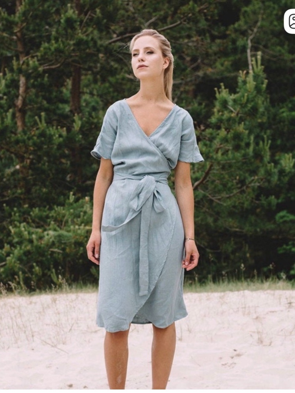 Linenfox Mimosa dress in a light blue color S-M